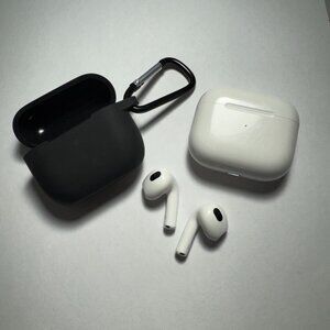 BUNDLE: Apple AirPods Pro Bluetooth Headphones With Charging Case & Cover